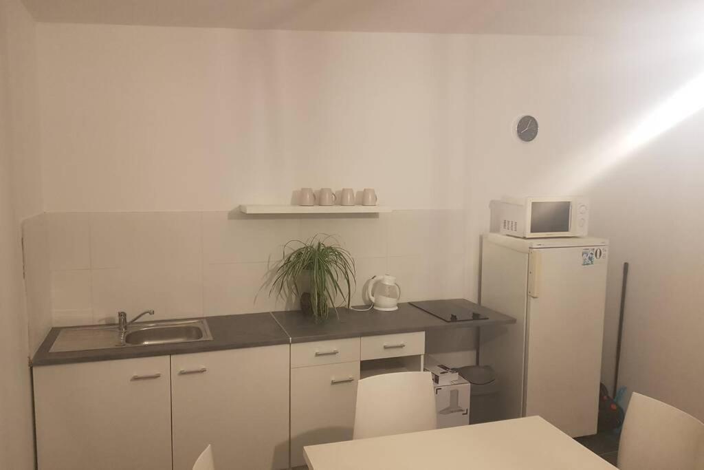 Petite Maison Au Calme Apartment Macey  Exterior photo